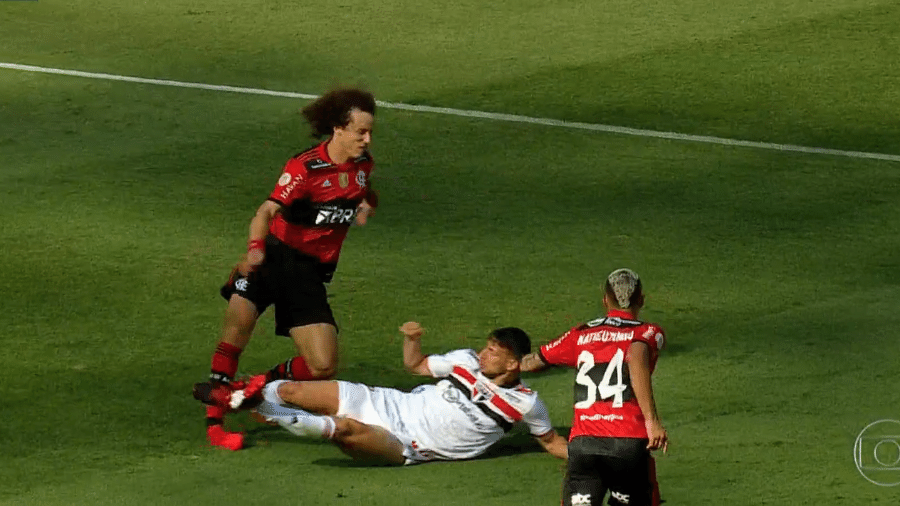 Calleri é expulso após forte entrada em David Luiz na partida entre São Paulo e Flamengo - Transmissão