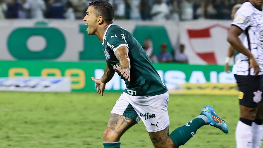 Dudu comemora gol marcado com a camisa do Palmeiras no dérbi contra o Corinthians -  Marcello Zambrana/AGIF