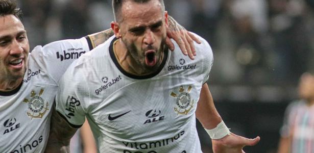 Renato Augusto comemora gol marcado pelo Corinthians no duelo contra o Fluminense