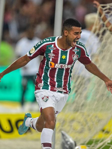 Alan, do Fluminense, comemora gol contra o Goiás pelo Brasileirão - Thiago Ribeiro/AGIF