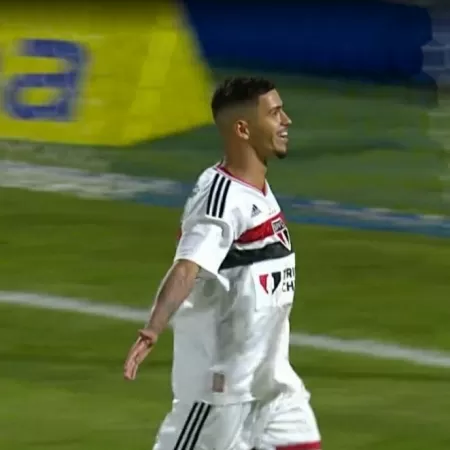 Com três de Talles Wander, São Paulo vence e garante vaga na 2ª fase da  Copinha - SPFC