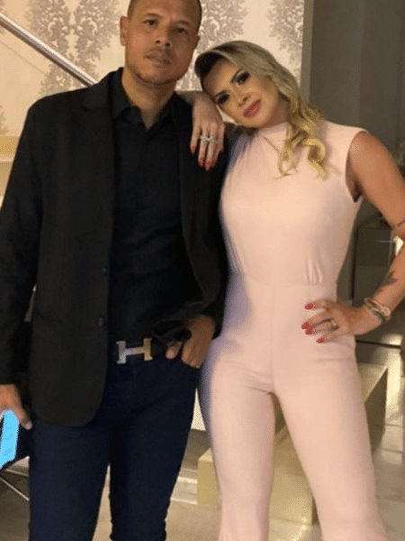 Luis Fabiano e Juliana Paradela juntos em foto publicada pelo jogador em 2020 - Reprodução/@JuhhParadela