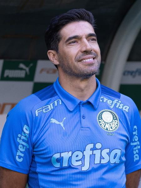 Abel Ferreira, do Palmeiras, em jogo contra o Cuiabá pelo Brasileirão - ETTORE CHIEREGUINI/AGIF - AGÊNCIA DE FOTOGRAFIA/ESTADÃO CONTEÚDO