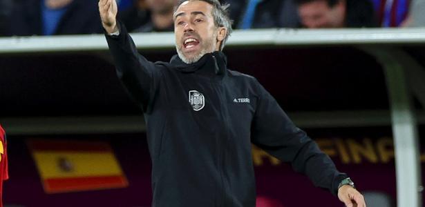 Técnico da Espanha aprova sexo para jogadores perto dos jogos da Copa -  Superesportes