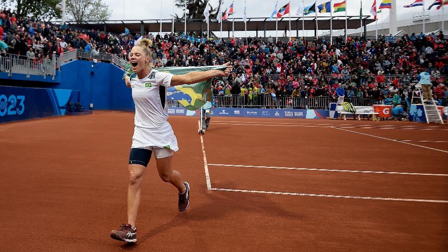 Pan 2023: Laura Pigossi comemora título no simples feminino após vitória na final