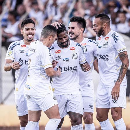 Jogadores do Santos comemoram gol de Hayner contra o Mirassol, pelo Paulistão - Divulgação/X/Santos