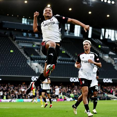 Rodrigo Muniz foi o destaque do Fulham na vitória sobre o Brighton