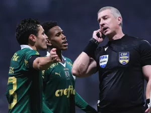 Expulsão de Veiga só evitou a goleada do Palmeiras