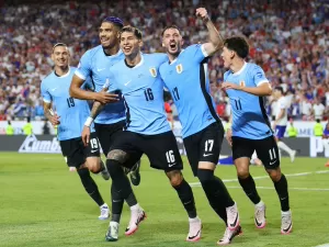 Uruguai vence, elimina os EUA e aguarda definição do grupo do Brasil
