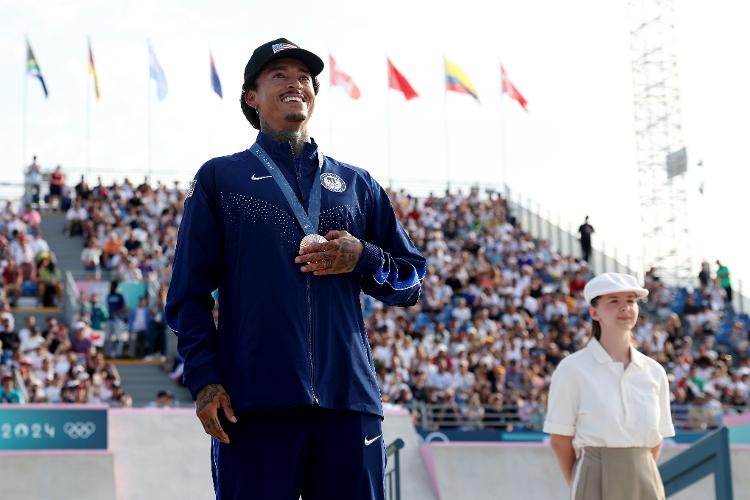 Nyjah Huston: lenda do skate mndial, ele comemorou (e muito), a medalha de bronze. O ouro? Para o japonês Yuto Horigome