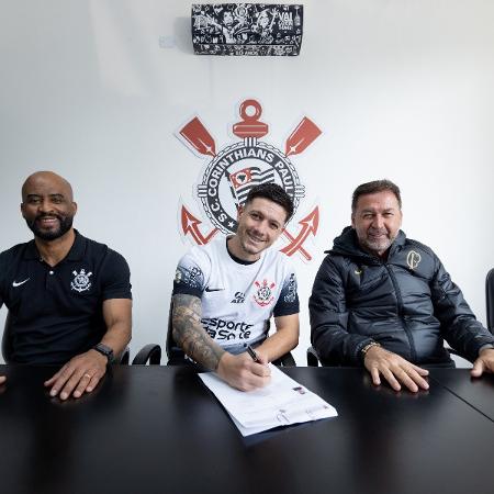 Rodrigo Garro assina renovação de contrato com o Corinthians até 2028