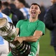 Dibu Martínez entra na mira de dois gigantes do futebol europeu, diz jornal