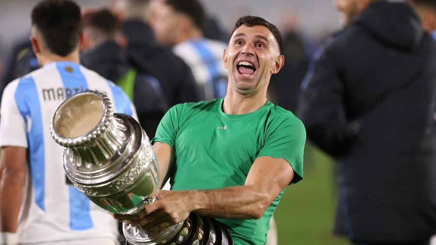 Dibu Martínez repetiu comemoração polêmica no jogo da Argentina contra o Chile, pelas Eliminatórias Dibu Martínez repetiu comemoração polêmica no jogo da Argentina contra o Chile, pelas Eliminatórias