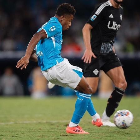 David Neres em ação pelo Napoli em jogo do Campeonato Italiano