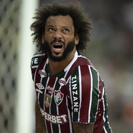 Marcelo se lamenta durante jogo do Fluminense