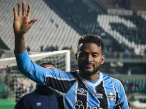 Reinaldo não renova e se despede do Grêmio: 'Saio pela porta da frente'