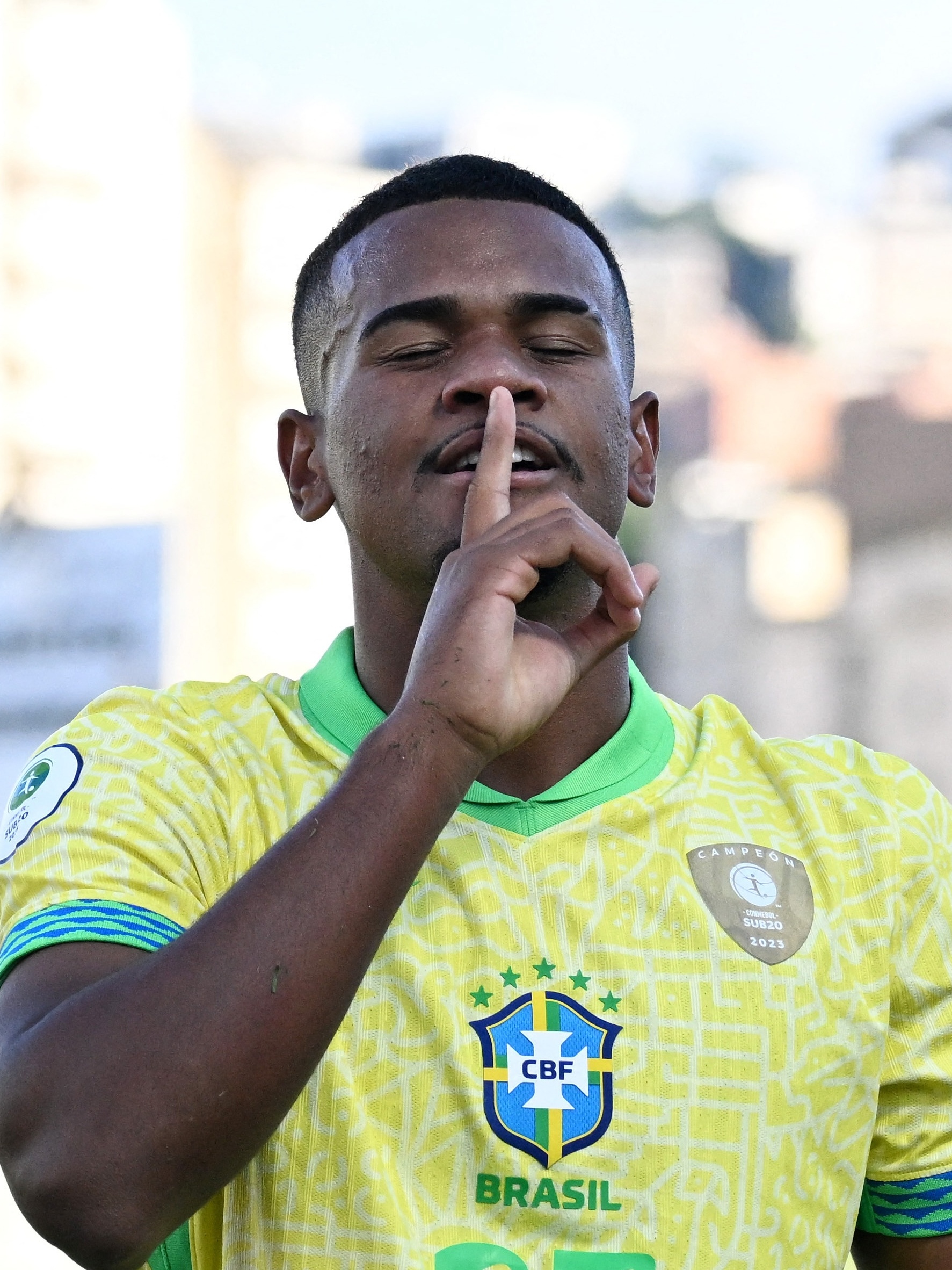 Brasil vence Paraguai com 'ajudas' de goleiro e vai ao Mundial Sub-20