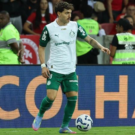 Maurício em ação durante jogo entre Palmeiras e Internacional no Brasileirão Maurício em ação durante jogo entre Palmeiras e Internacional no Brasileirão