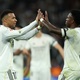 Vini Jr e Mbapp&eacute; marcam e Real Madrid vence Alav&eacute;s, mas Milit&atilde;o preocupa