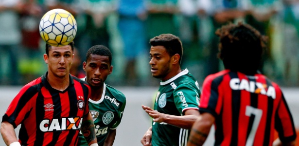 Cleiton Xavier teve bom desempenho diante do Atlético-PR pelo Campeonato Brasileiro - Ernesto Rodrigues/Folhapress