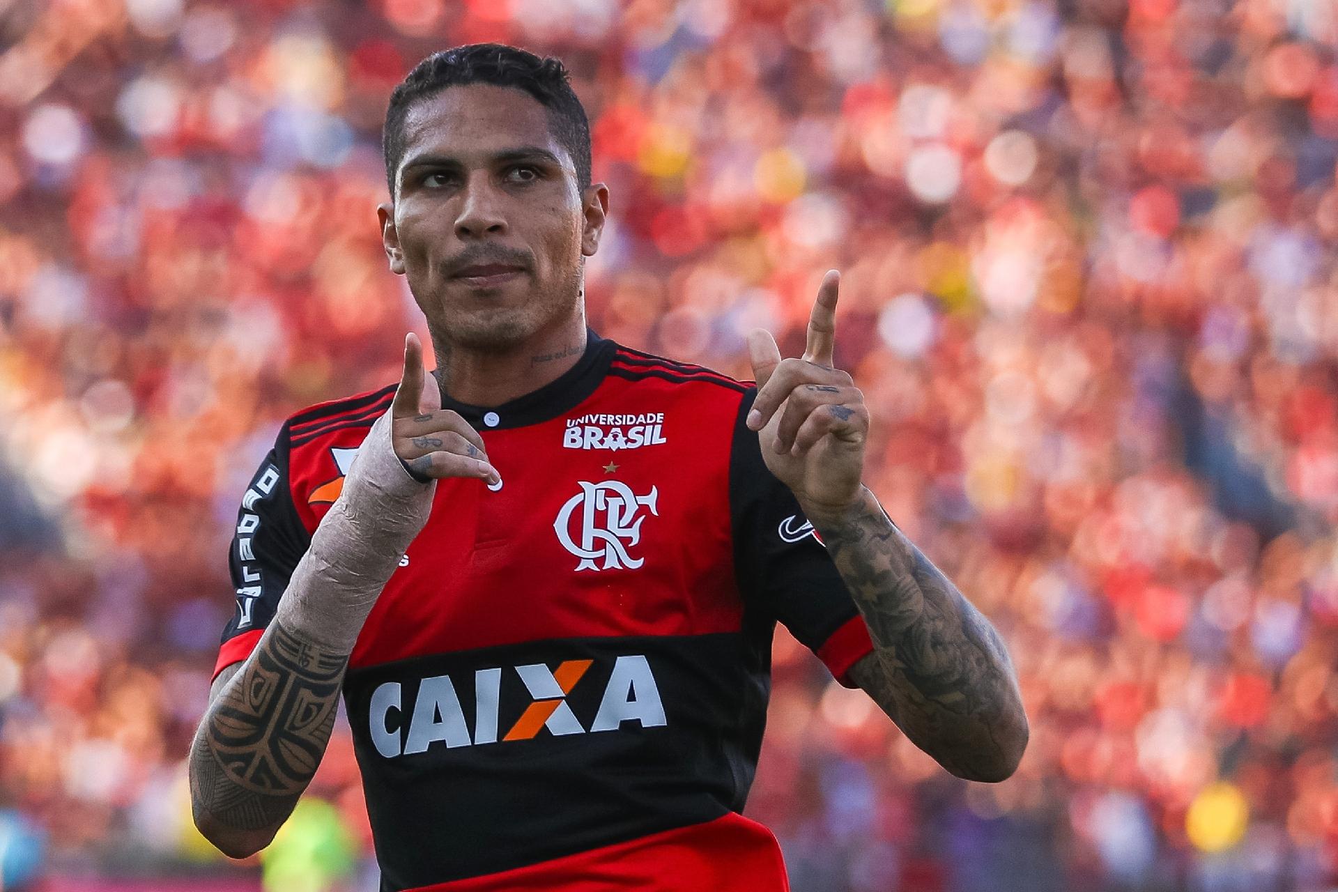 Guerrero comemora gol do Flamengo contra o Sport - undefined