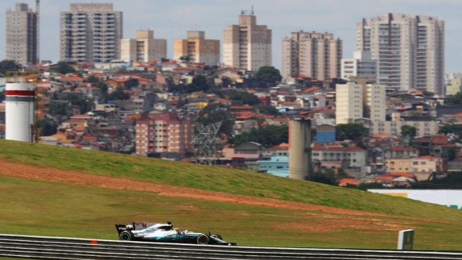 Lewis Hamilton, da Mercedes, durante os treinos do GP do Brasil - Mark Thompson/Getty Images
