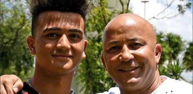 Michael e o pai Alex Mineiro: garoto nasceu em 2001, ano da maior glória do Atlético - Site oficial CAP