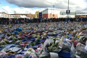 Milhares de pessoas prestaram homenagem a dono do Leicester que morreu - Caio Carrieri/Colaboração para o UOL - Caio Carrieri/Colaboração para o UOL