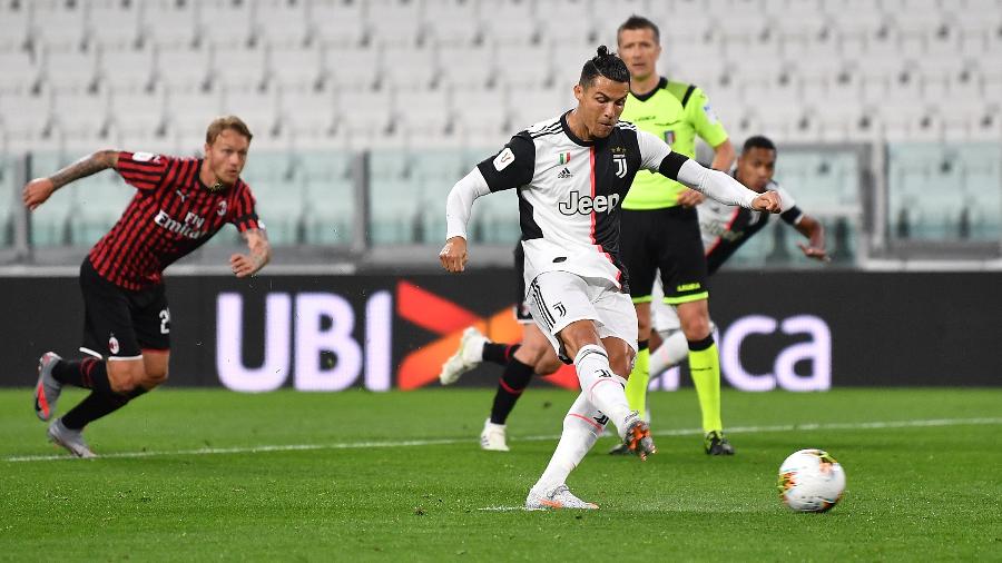 Cristiano Ronaldo perde pênalti na partida Juventus x Milan pelas semifinais da Copa da Itália - Valerio Pennicino/Getty Images