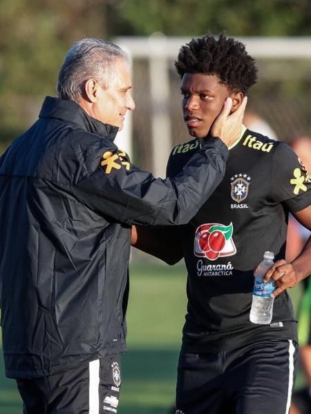 Franklin Joseph com Tite, durante treino da seleção brasileira - Reprodução/Instagram