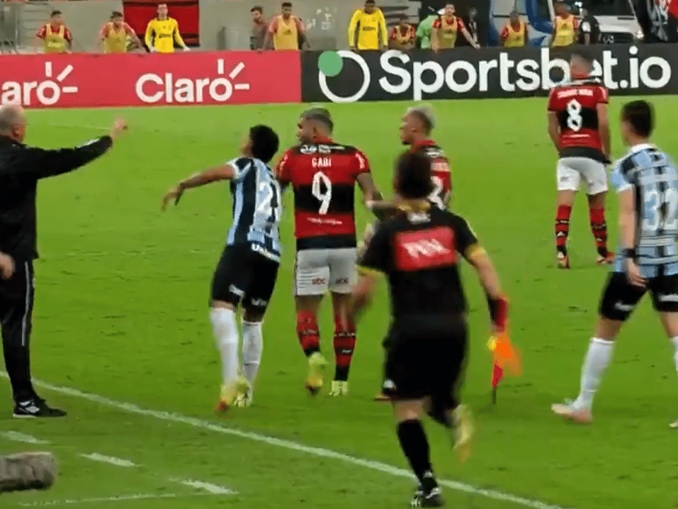 Pedro faz dois, Flamengo bate Grêmio de novo e vai à semi da Copa do Brasil  - 15/09/2021 - UOL Esporte