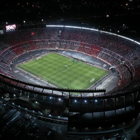 Tomada aérea do Monumental de Núñez, estádio do River Plate, que larga como favorito para receber a final da Libertadores