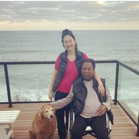 Pelé postou foto com a esposa Márcia e a cadela Cacau - Reprodução/Twitter @Pele