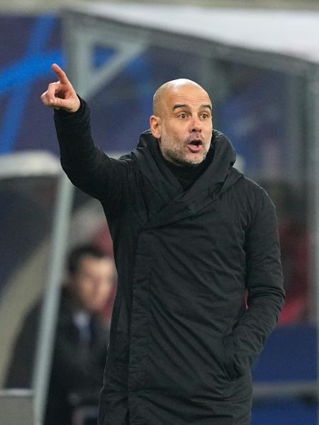 Pep Guardiola, técnico do Manchester City, durante partida contra o RB Leipzig. - DeFodi Images/DeFodi Images via Getty Images