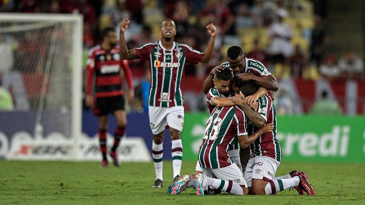 Fluminense atropela o Flamengo e é bicampeão carioca