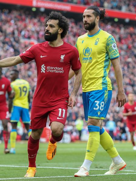 Salah comemora após marcar para o Liverpool contra o Nottingham Forest pelo Campeonato Inglês - MB Media/Getty Images