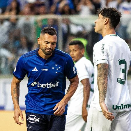 Gilberto, do Cruzeiro, durante o jogo contra o Goiás, pelo Brasileirão