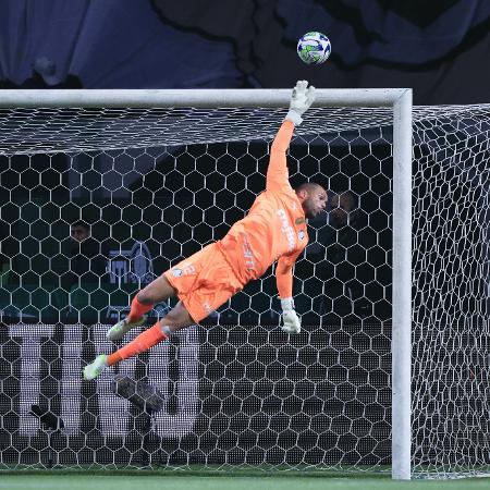 Marcelo Lomba levou susto com chute de Papagaio em Palmeiras x Cruzeiro