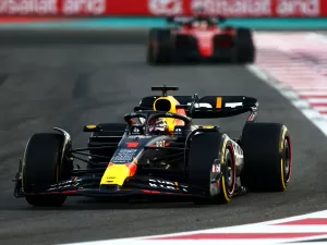 Verstappen vence em Abu Dhabi e coroa título mundial da temporada de F1