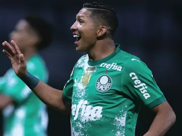 Estêvão brilha como garçom, e Palmeiras vence o Vasco sem dificuldades