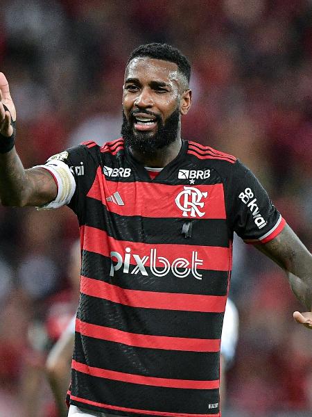 Gerson, capitão do Flamengo, durante jogo do Brasileirão - Thiago Ribeiro/AGIF