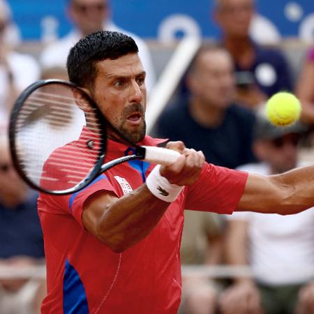 Novak Djokovic durante a partida contra o grego Stefanos Tsitsipas, pelas quartas de final 