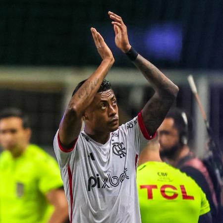 Bruno Henrique, do Flamengo, ao ser substituído no jogo contra o Cruzeiro, pelo Brasileirão