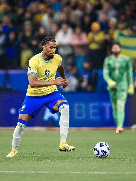 Alexsandro, do Lille e seleção brasileira: aposta do varejo em venda forte de camisas por causa da Copa Alexsandro, do Lille e seleção brasileira: aposta do varejo em venda forte de camisas por causa da Copa