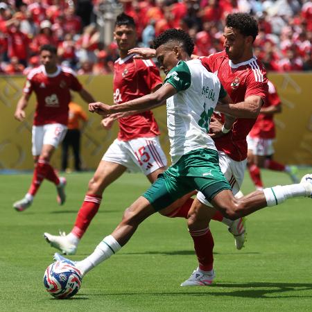 Estêvão, do Palmeiras, em ação no jogo contra o Al Ahly, pelo Mundial Estêvão, do Palmeiras, em ação no jogo contra o Al Ahly, pelo Mundial