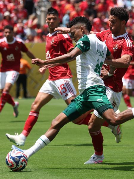 Estêvão, do Palmeiras, em ação no jogo contra o Al Ahly, pelo Mundial Estêvão, do Palmeiras, em ação no jogo contra o Al Ahly, pelo Mundial
