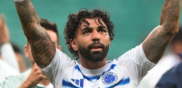 Gabigol brilha e Cruzeiro vence Bahia para manter pressão sobre Flamengo.