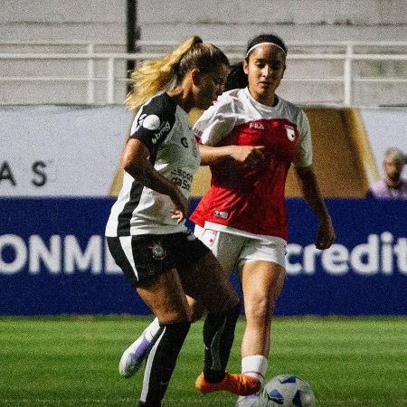 Tamires, do Corinthians, em ação contra o Independiente Santa Fé, pela Libertadores feminina Tamires, do Corinthians, em ação contra o Independiente Santa Fé, pela Libertadores feminina