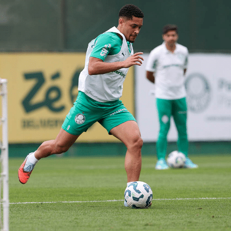 Vitor Roque, atacante do Palmeiras Vitor Roque, atacante do Palmeiras