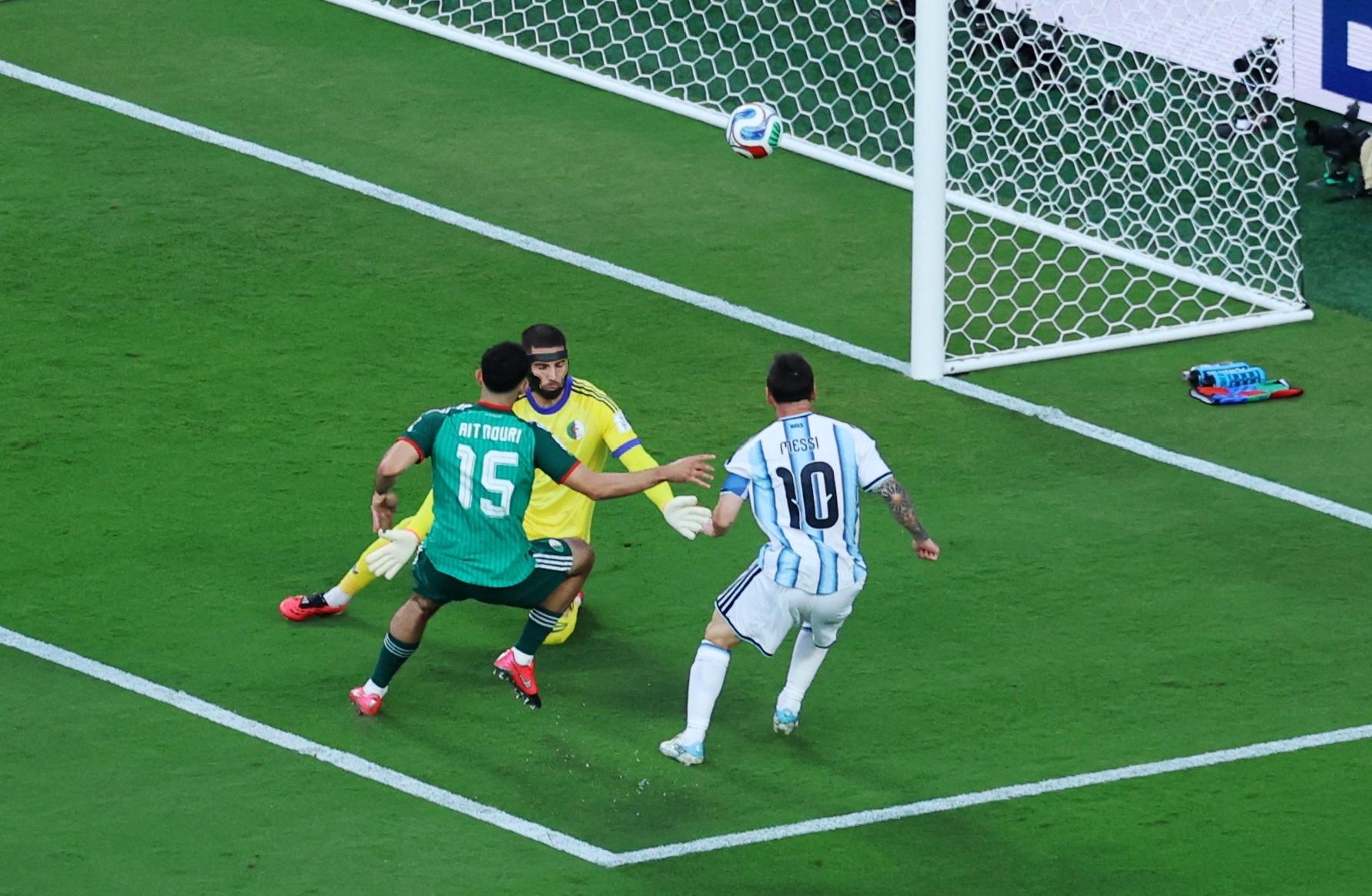 Messi teve gol anulado durante Argentina x Argélia, partida da Copa do Mundo - undefined